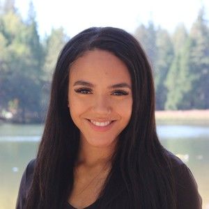 Meet your Posher, Adia